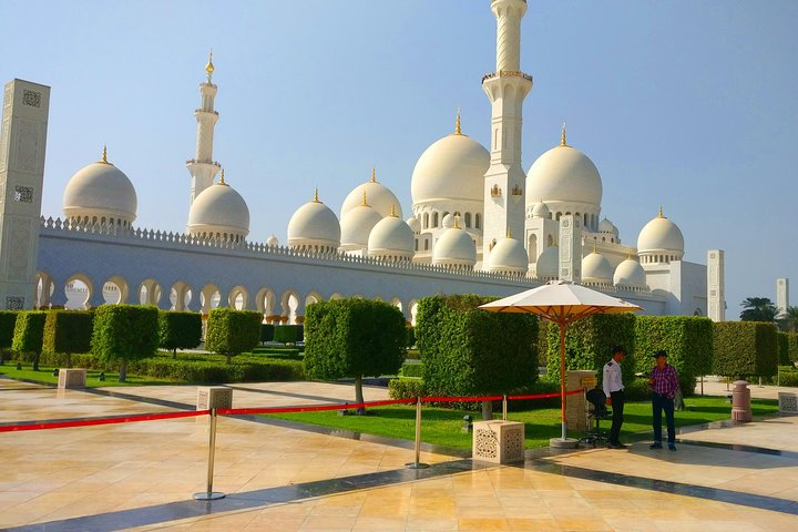 Explore the stunning architecture of Sheikh Zayed Mosque and enjoy the serene landscaped gardens perfect for memorable photos and a tranquil experience in Abu Dhabi.